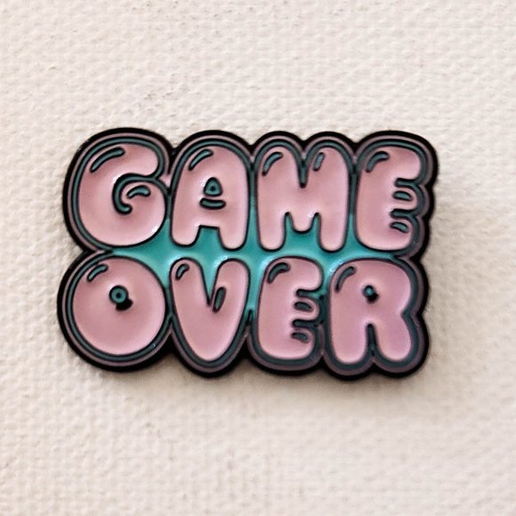 Game Over Pin Brooch Badges Metal Pins Brooches Gaming Gamer Game Boy Streamer - Picture 1 of 16